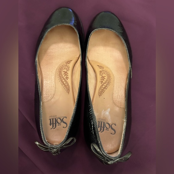 Sofft Black Patent Leather Flats. Size 9. - Picture 2 of 4